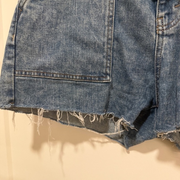 Wild Fable High Rise Utility Denim Cutoff Shorts Women’s Size 10 - Picture 3 of 5